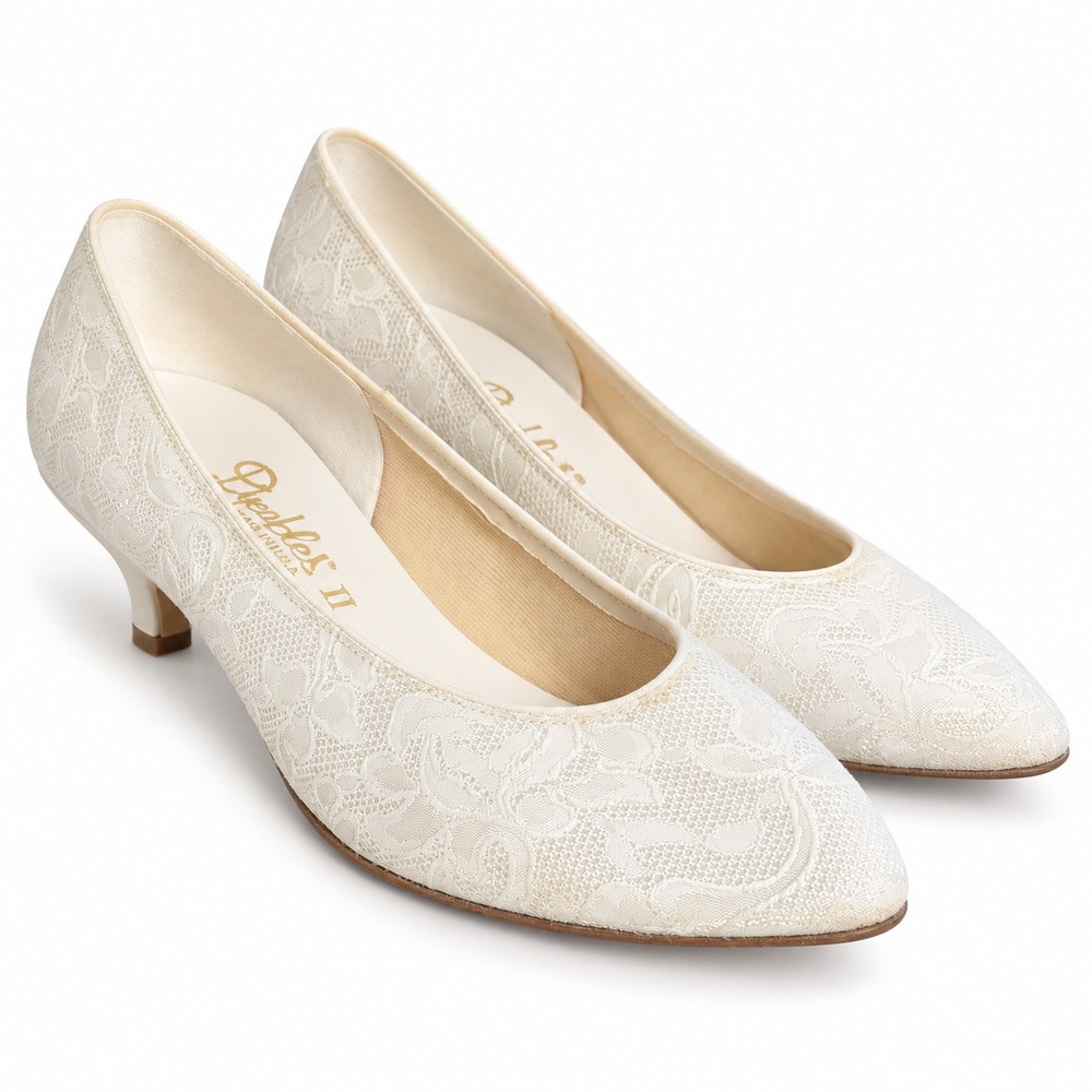 Dyables II Lace Kitten Heel Pumps Womens 6 B White Good Wedding Bridal Vintage